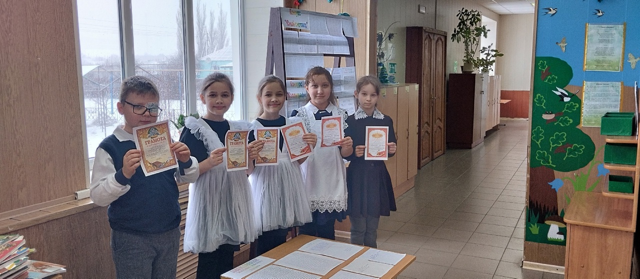 В честь празднования 450-летия русской Азбукив нашей школе организован фестиваль чистописания среди учеников начальных классов.