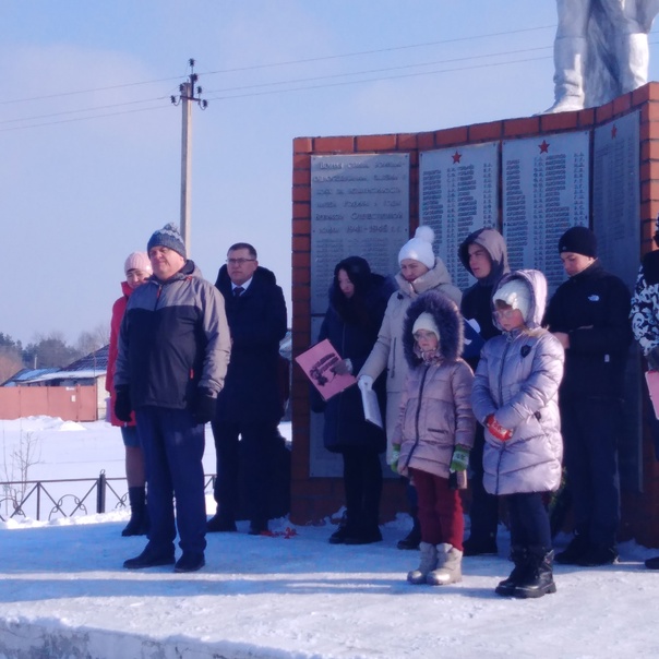 Митинг у памятника погибшим в Великой Отечественной войне в честь Дня защитника Отечества.