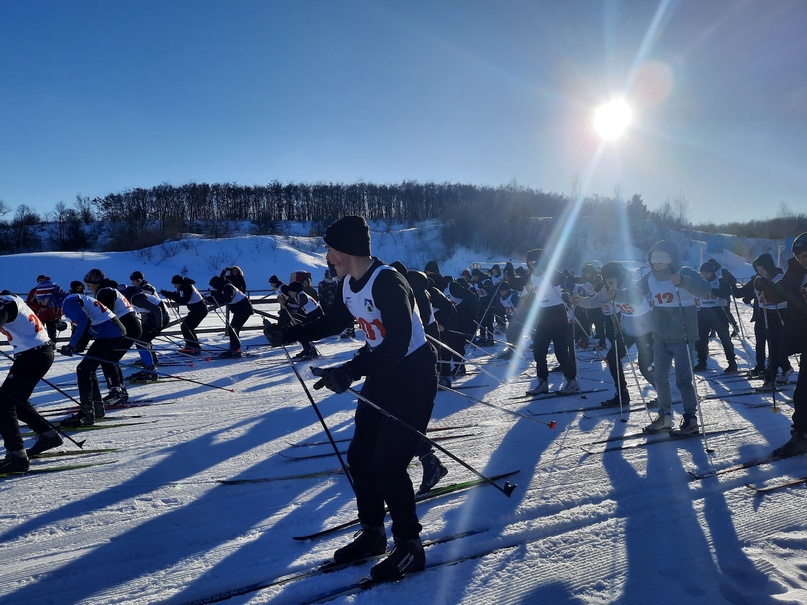 Учащиеся школы приняли в спартакиаде школьников по лыжным гонкам.