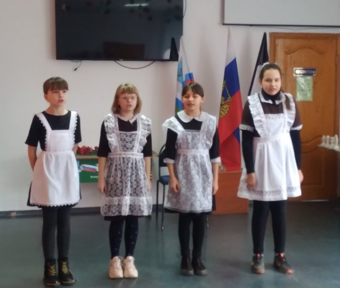 В школе прошёл фестиваль патриотической песни «Моё Отечество – моя Россия»!.